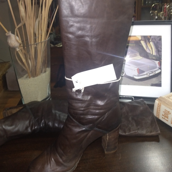 Woman's Italian leather heeled boots sz.9 - Picture 2 of 5